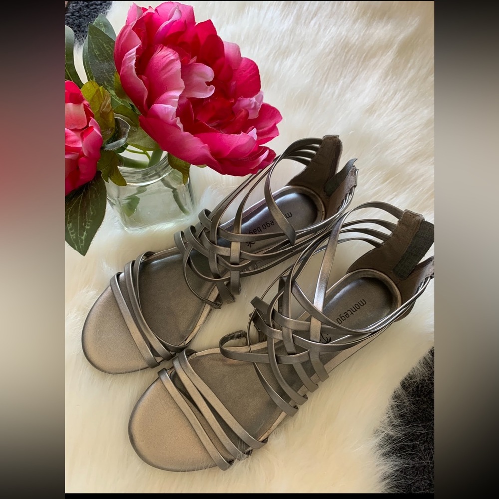 Montago Bay Club Silver Strap Sandals NWOT Size 6.5